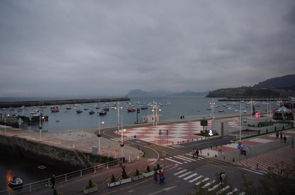 Pension "La Marina" Castro Urdiales Exterior photo