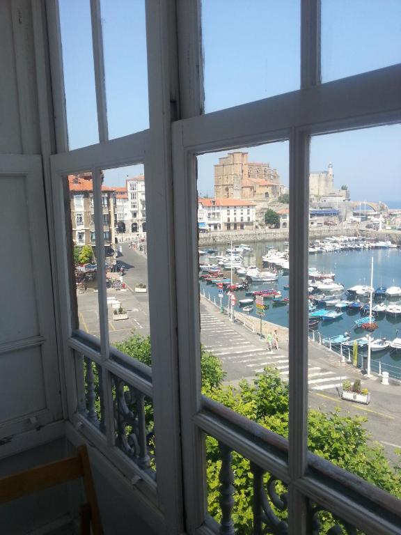 Pension "La Marina" Castro Urdiales Exterior photo