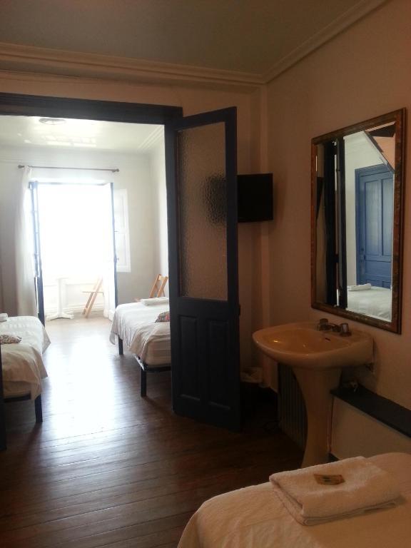 Pension "La Marina" Castro Urdiales Exterior photo